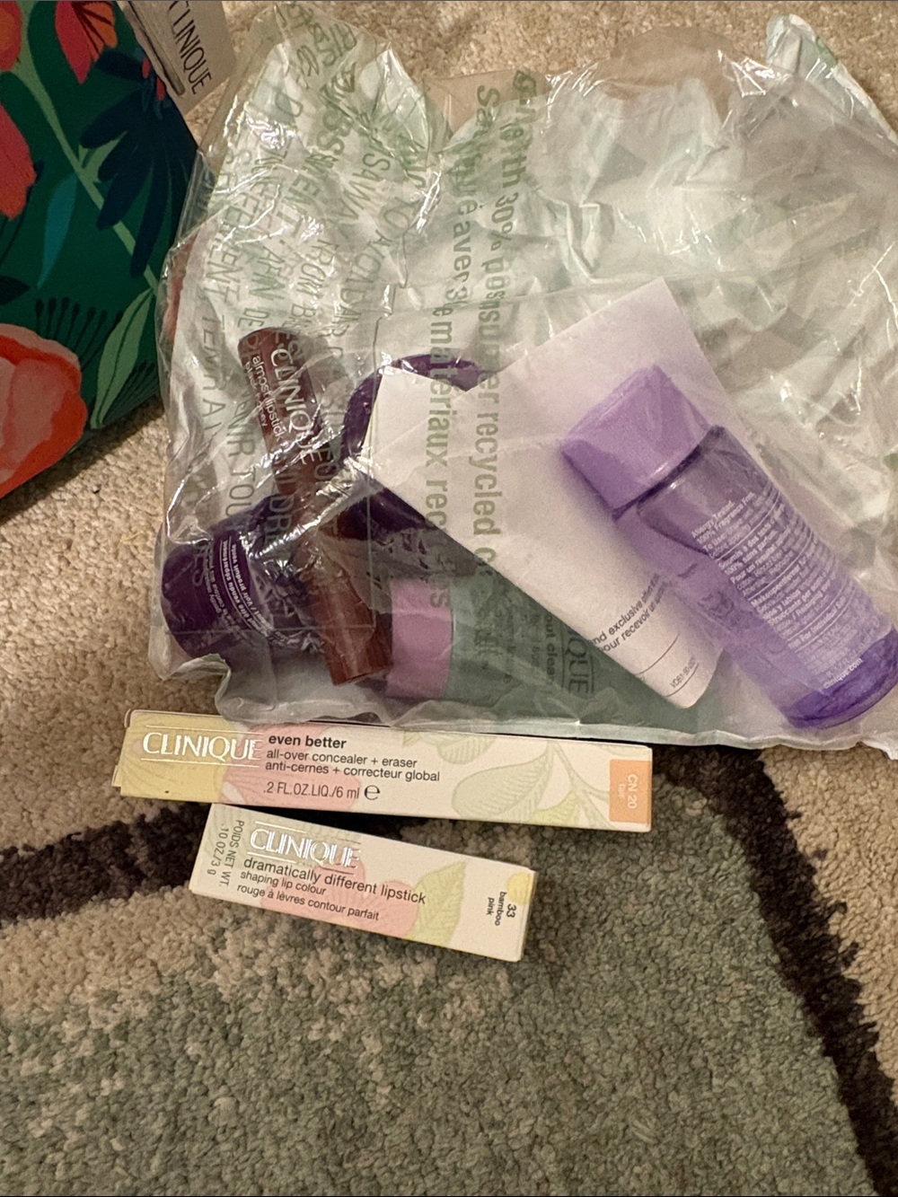 NEW Clinique Bundle ❤️ - Picture 2 of 4
